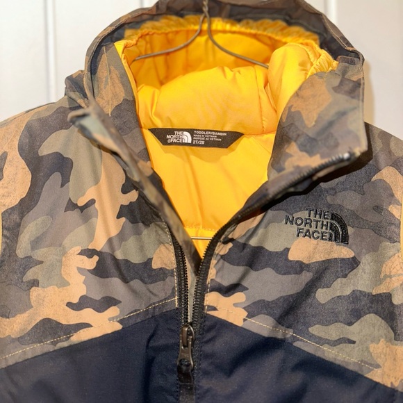 (EUC) North Face Toddler Boys Insulated Camo Jacket - Picture 3 of 3